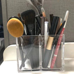 boîte rangement cosmétiques transparente moderne pinceaux crèmes rouges palettes carte crédit minimaliste organisateur