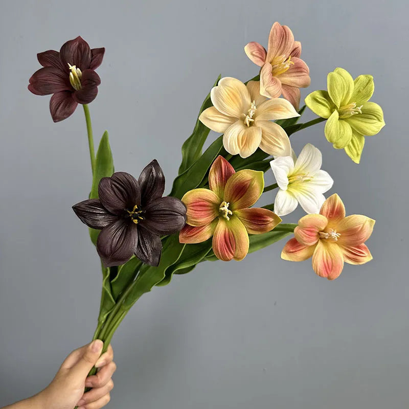 décoration intérieure bouquet fleurs artificielles tulipes violet orange jaune blanc marron réaliste