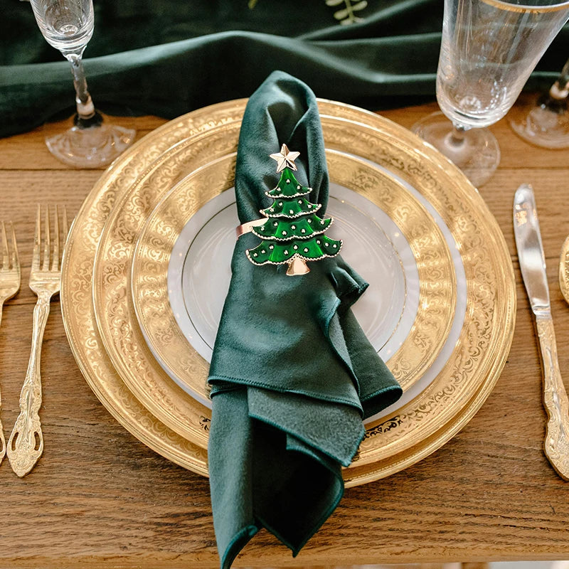 porte serviettes decoratifs sapin noel detail doré étoile élégants festifs anneaux métalliques table cuisine