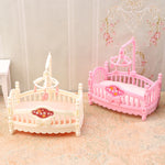 berceau poupée rose blanc matelas mobile décoratif fleurs rubans victorien miniature