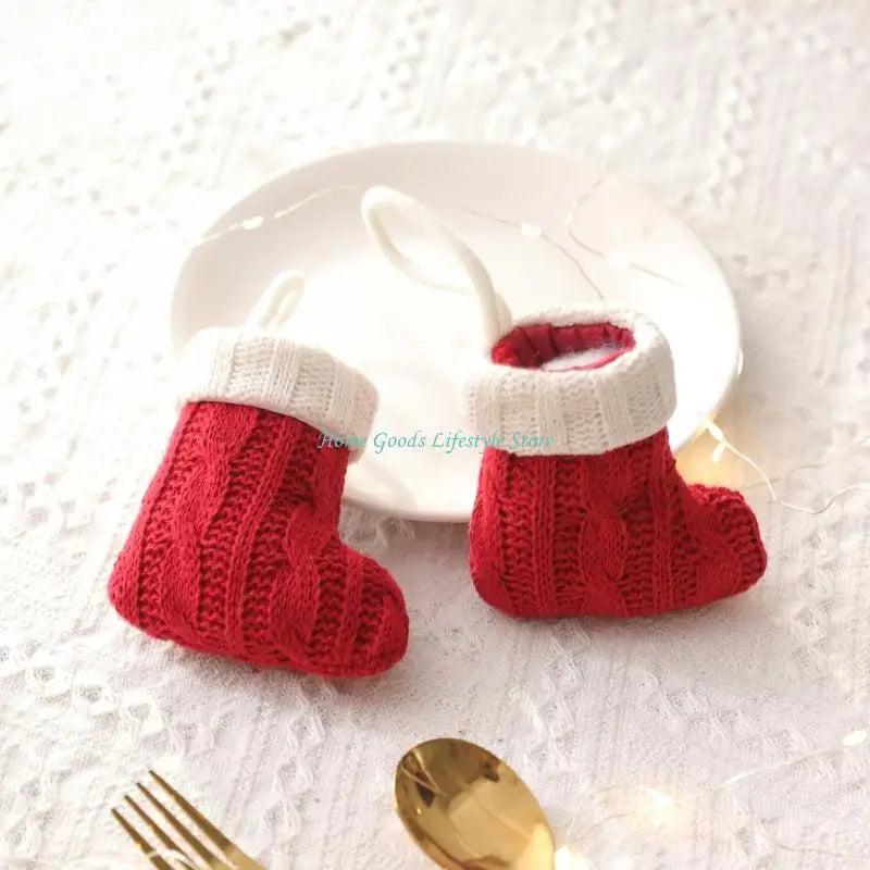 chaussette noel tricotée rouge blanche décoration anniversaire noël traditionnelle ornement maison anneaux métal festive
