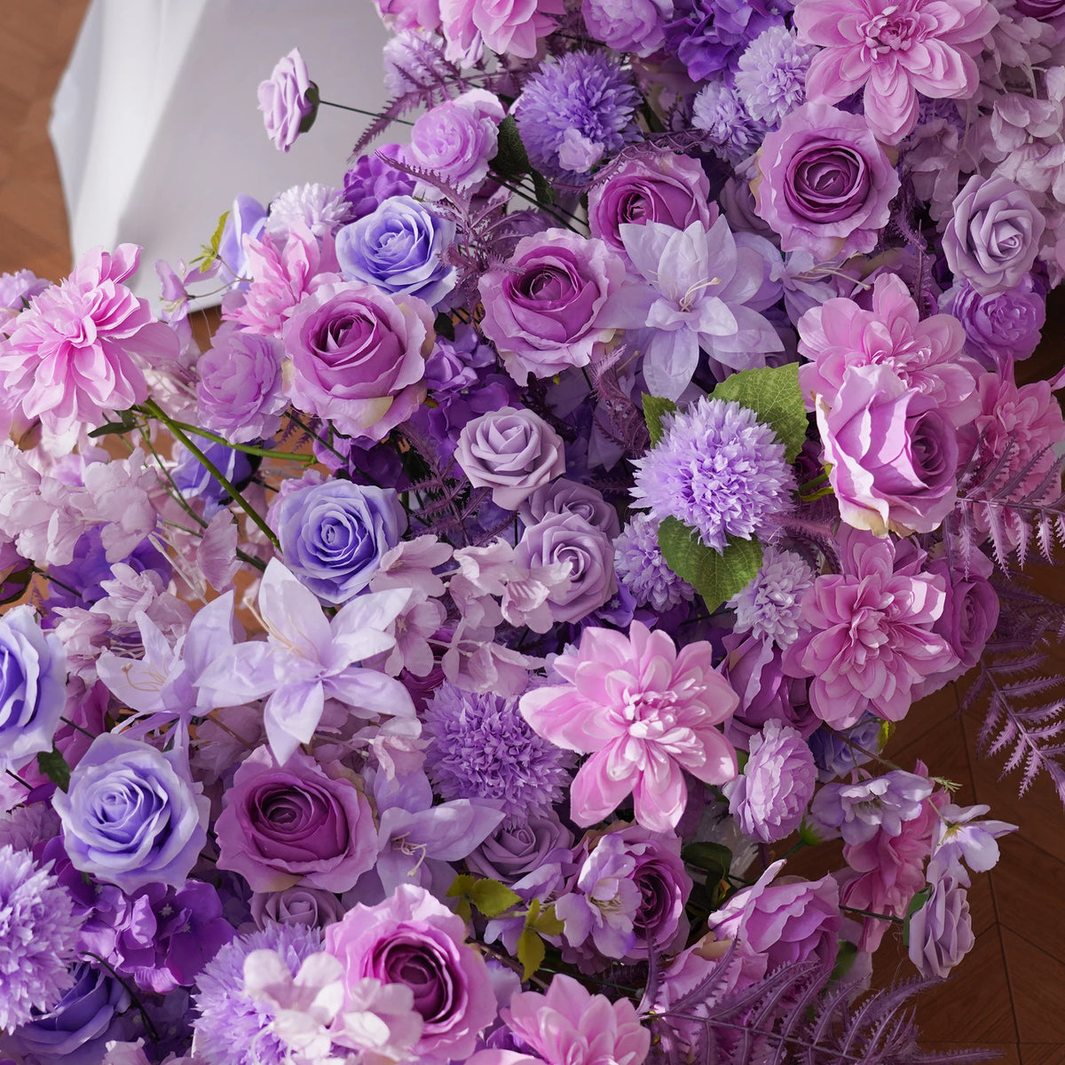 décoration événement mariage fleurs artificielles cascade romantique élégante violet rose rouge