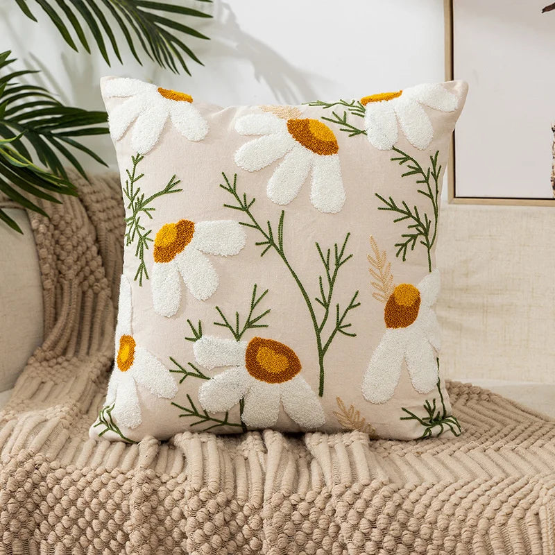 coussins carrés brodés motifs floraux modernes toile blanc jaune vert rouge bleu opaques