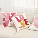 housse coussin brodée velours coton motif cœur relief rose décoration maison valentin 45x45cm