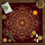 tapis mandala doré rouge cristaux fleurs séchées cartes tarot décoratif spiritualité chambre salon