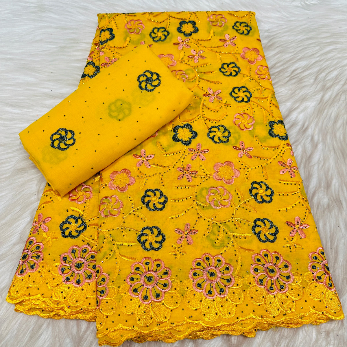 tissu dentelle coton brodé fleurs motif broderie africaine voile suisse vêtement élégant