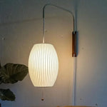 lampe murale moderne blanc bois rayures fixée mur câble électrique interrupteur cuisine chambre coucher