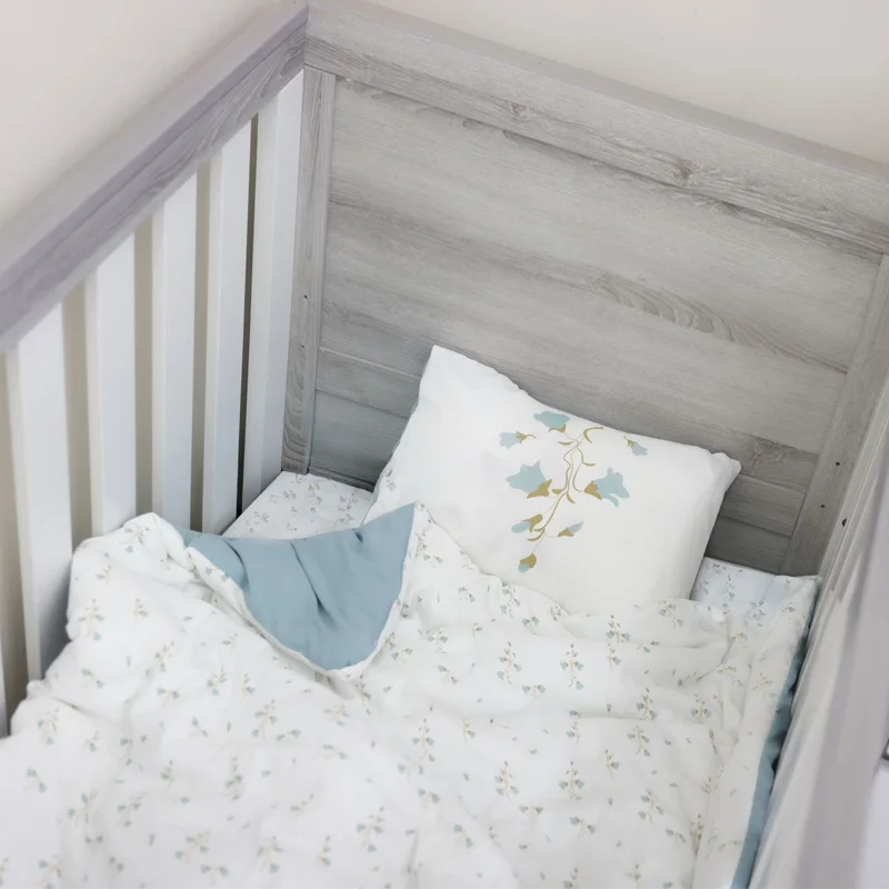 ensemble literie enfant literie bébé blanc rose bleu motifs floraux doux coton