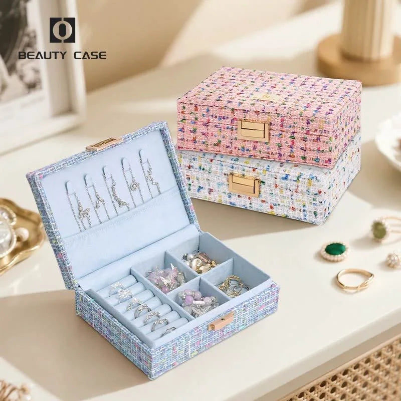 boîte bijoux tissu imprimé bleu clair compartiments poignée dorée classique opacité femmes