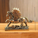 statuette cheval ailé bronze doré relief mythologique base ornée motifs ondulés decoratif aspect vieilli