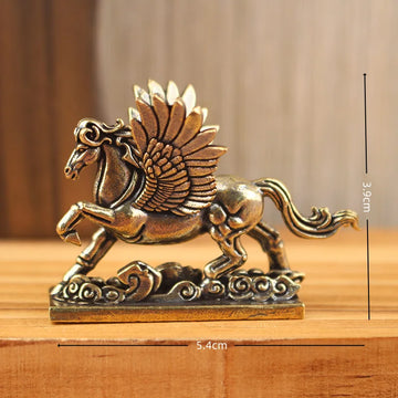 statuette cheval ailé bronze doré relief mythologique base ornée motifs ondulés decoratif aspect vieilli