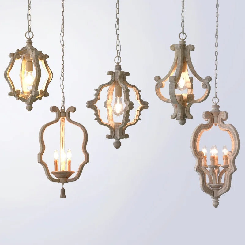 suspension lumineuse bois ornements sculptés finition rustique classique vintage blanc beige salle manger restaurant
