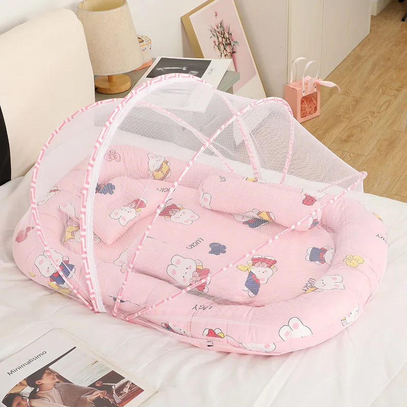 lit parapluie bébé moustiquaire intégrée matelas rembourré oreiller motif personnages ballons nuages tissu doux