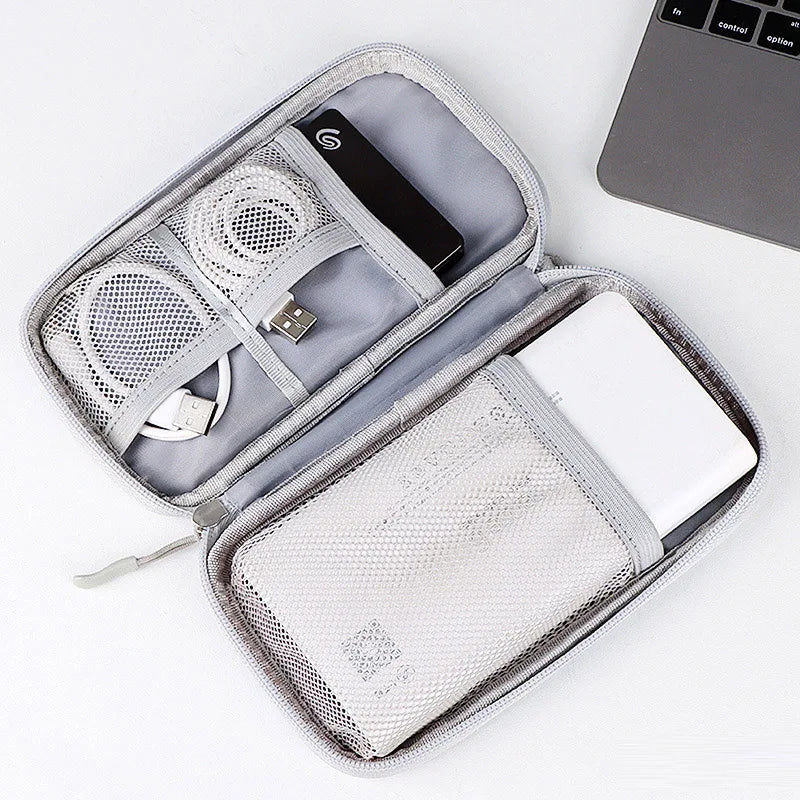 sac rangement accessoires tissu gris clair pratique ecouteurs cable usb chargeur voyage