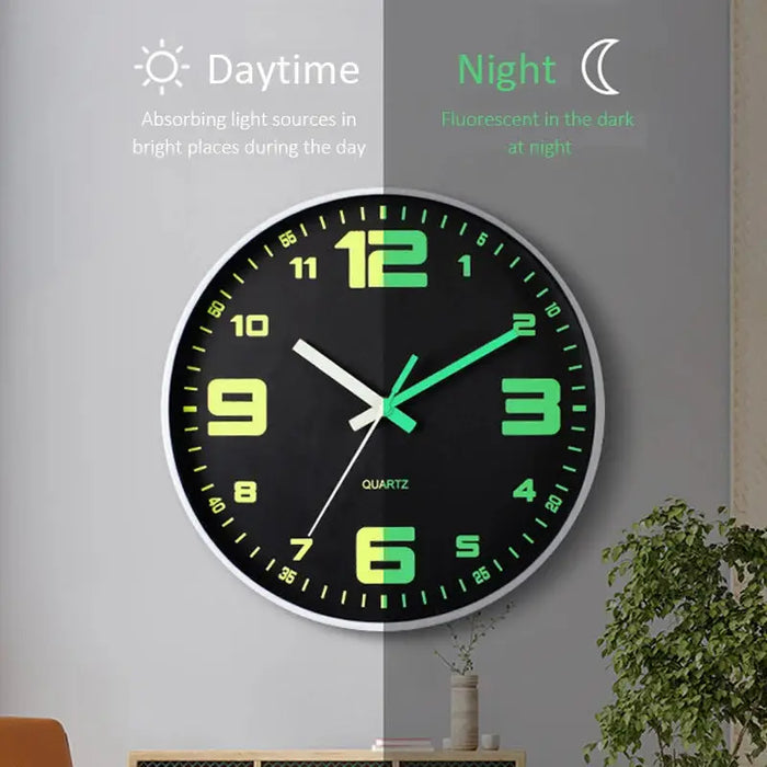 Horloge murale noire lumineuse dans une chambre à coucher moderne