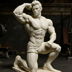 statue fitness réaliste musclé décoration sport muscle détaillé texture granulée blanc gris métallisé bracelet