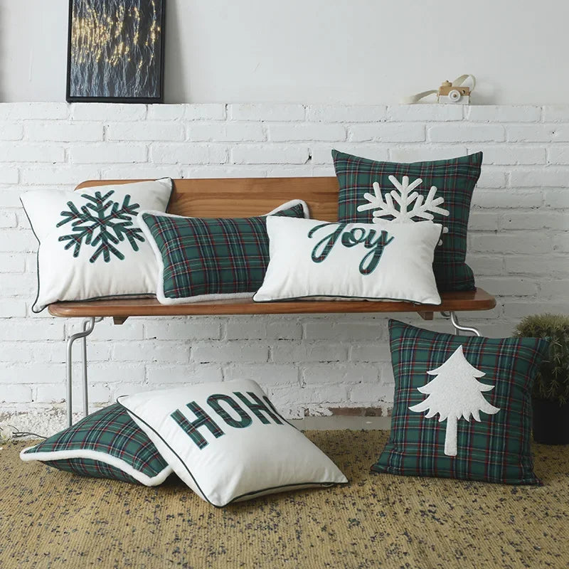 coussins brodés motif tartan vert rouge hoho joy noël decoration intérieure vintage moderne