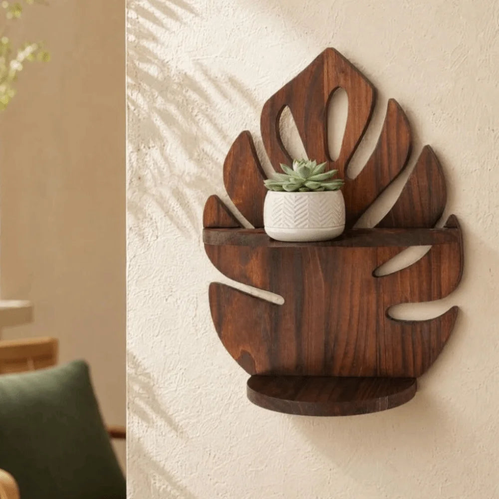 étagère murale bois moderne feuille stylisée marron foncé support rangement photo livre salon deco