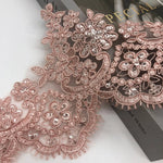 ruban dentelle fleurs sequins rose pâle beige clair bordure dentelée élégant brodé polyester opacité