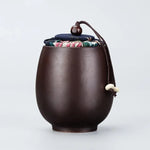 pot thé marron imprimé floral couvercle texte blanc classique traditionnel cordon boule bois épices