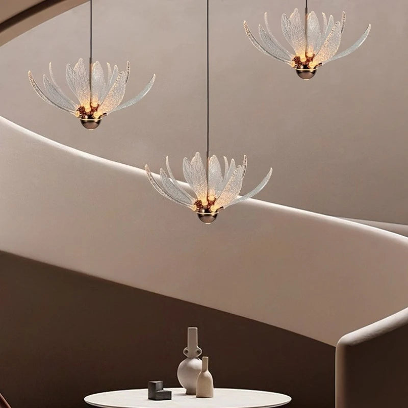 suspension lumineuse moderne transparente dorée cuivre argentée texture craquelée intérieur chambre salon