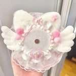 couronne baptême ailes rubans pompons croix dentelle blanche rose violet bleu jaune