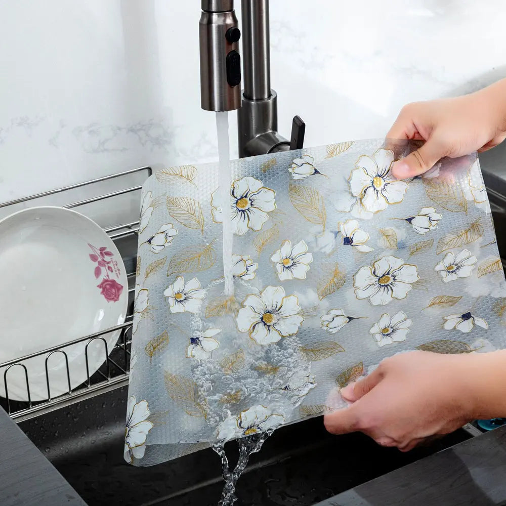 tapis protection meuble gris clair blanc beige bleu fleurs dorées feuilles vertes moderne adhésif