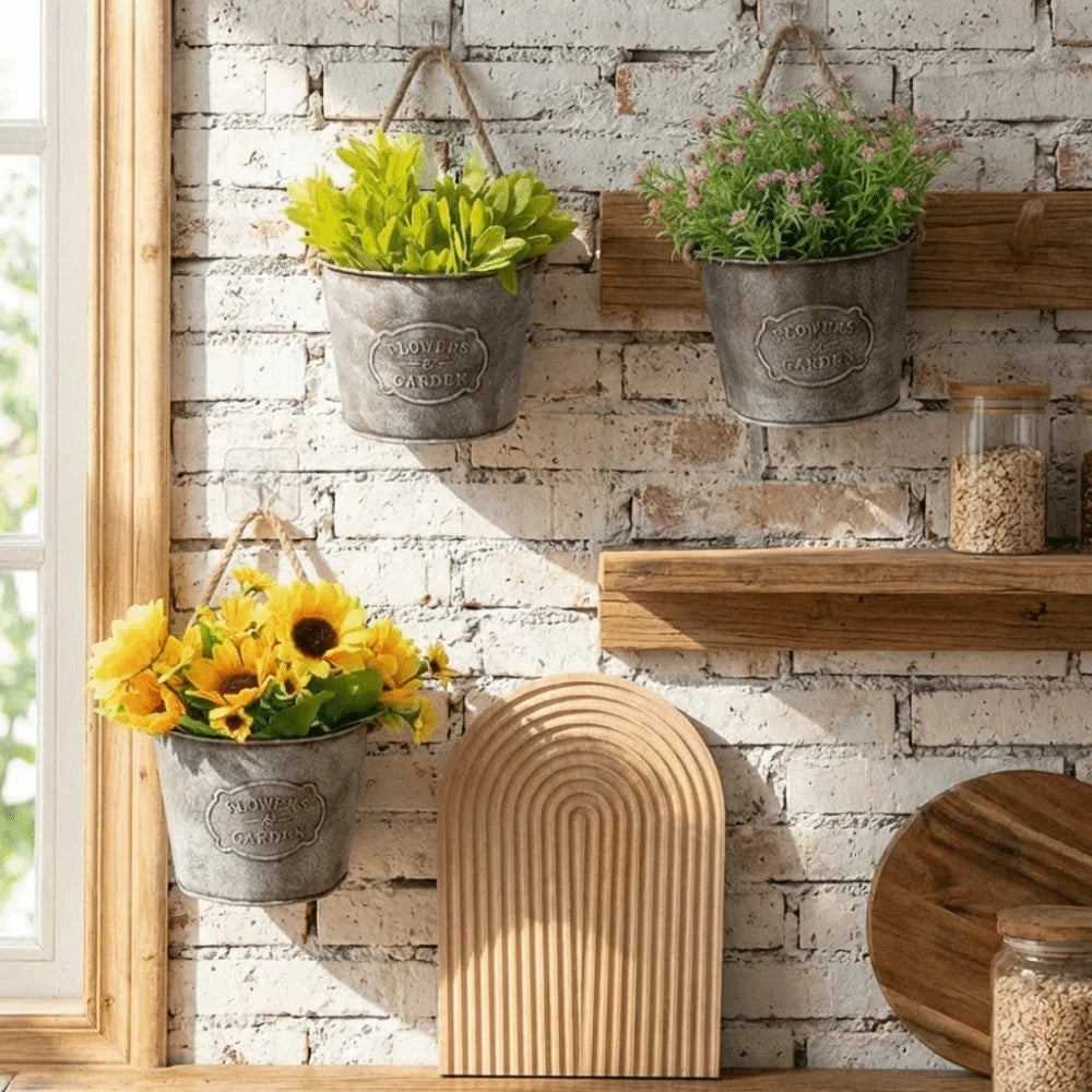 pots suspendus fleurs métal gris vieilli tournesols roses rustique chambre jardin decoration