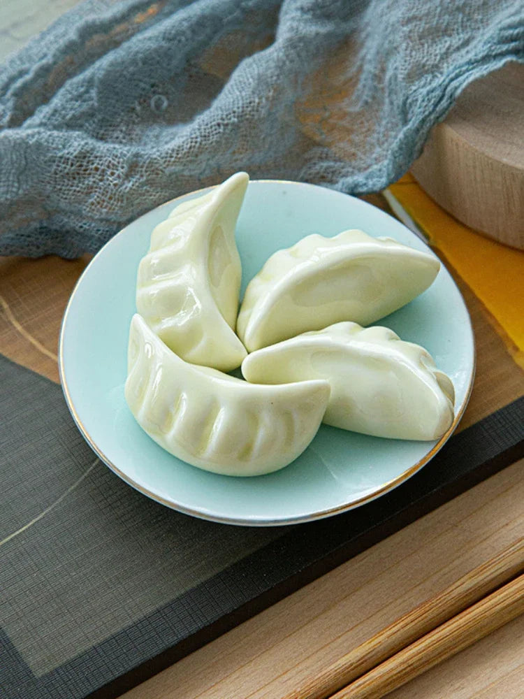 porte baguettes céramique forme ravioli blanc crème vert pâle minimaliste asiatique plis texture
