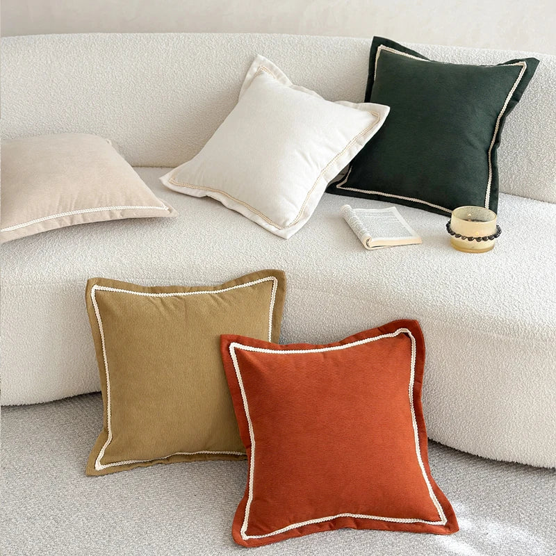 housse coussin décoratif carré couleur marron doré orange texture veloutée bord festonné scandinave minimaliste