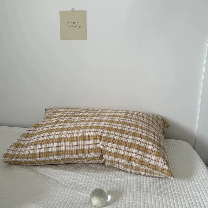 housse coussin rectangulaire rayée rouge bleu blanc tissu peau pêche décoration chambre lit