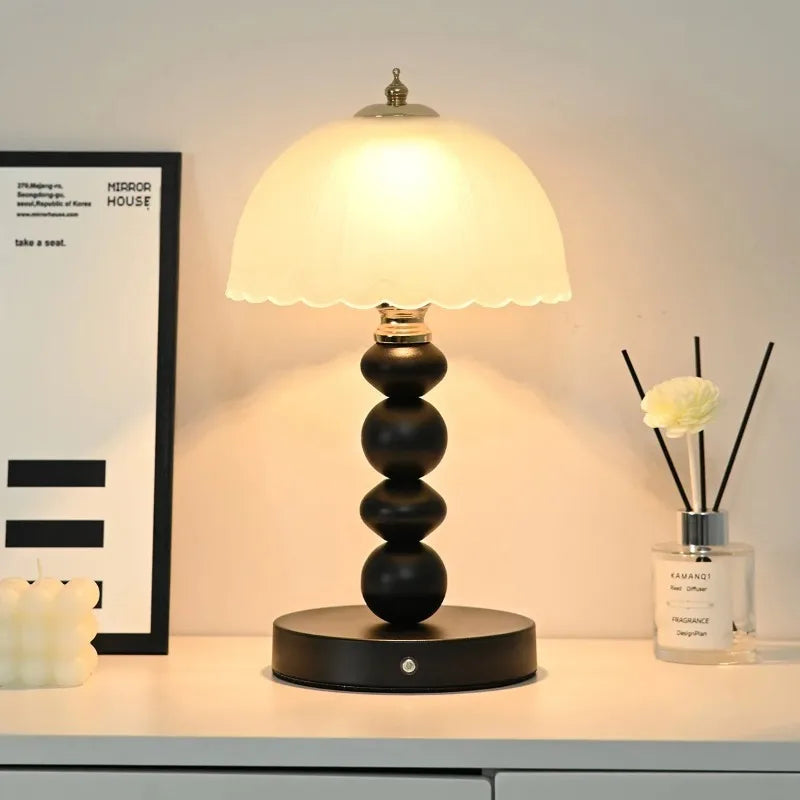 lampe table moderne verre métal rechargeable abat jour opaque minimaliste led blanc crème doré