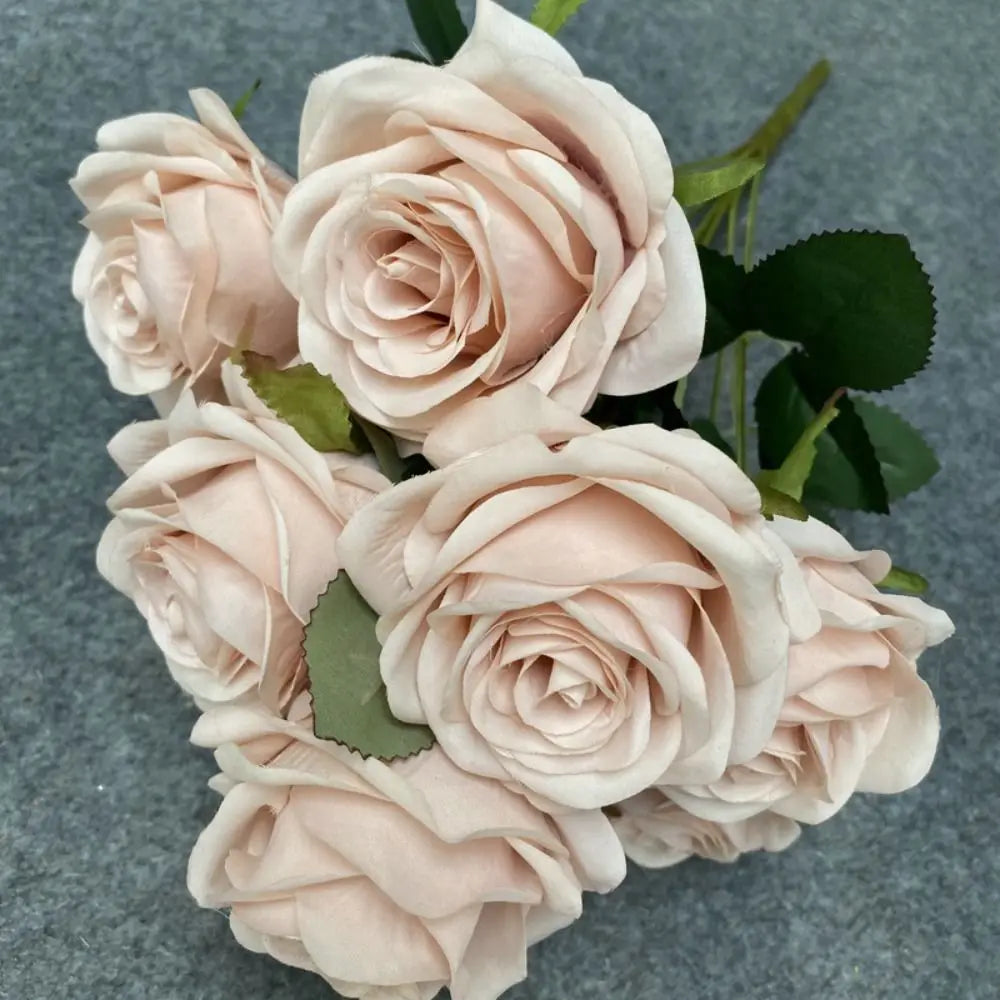 décoration intérieure bouquet roses artificielles modernes élégantes anniversaire mariage festivesOpaque roses bouquet decoration interior