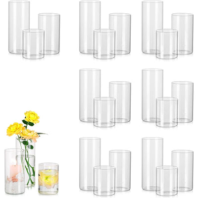 Grand vase en verre transparent sur une table de décoration