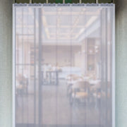 rideau bandes pvc transparent gris clair argenté moderne entrepôt garage isolation thermique lumière naturelle