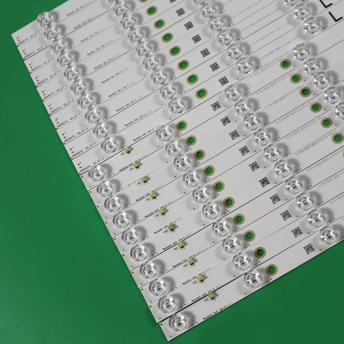 bande led blanc moderne connecteurs qr codes marquages echangement led téléviseur