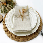 serviettes tissu texturé beige crème assiettes décorations table fêtes mariageextérieur