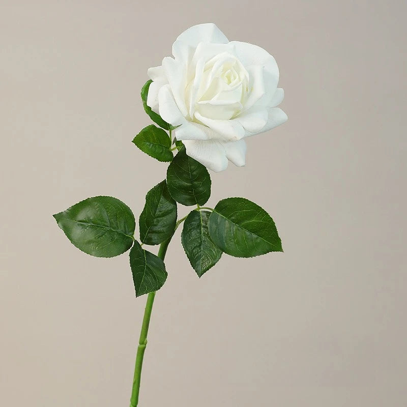 décoration intérieure bouquet roses artificielles classiques soie blanches vertes mariage anniversaire