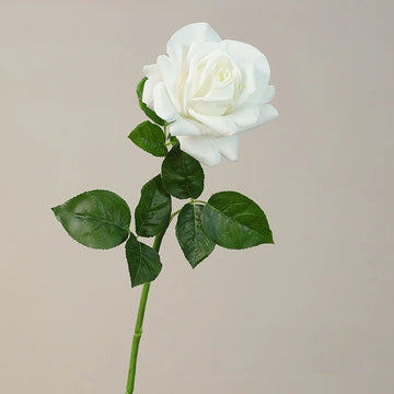 décoration intérieure bouquet roses artificielles classiques soie blanches vertes mariage anniversaire