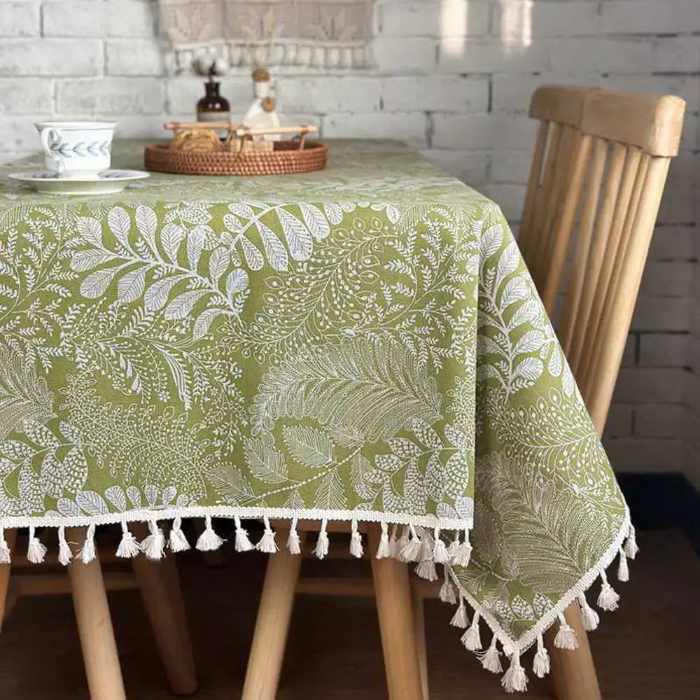 nappe verte feuilles stylisées broderie fine tassellets blancs restaurant pique nique mariage printemps