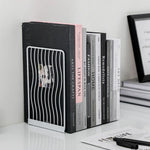 support livres minimaliste noir blanc rayures modernes gọn hơn sẽ là: