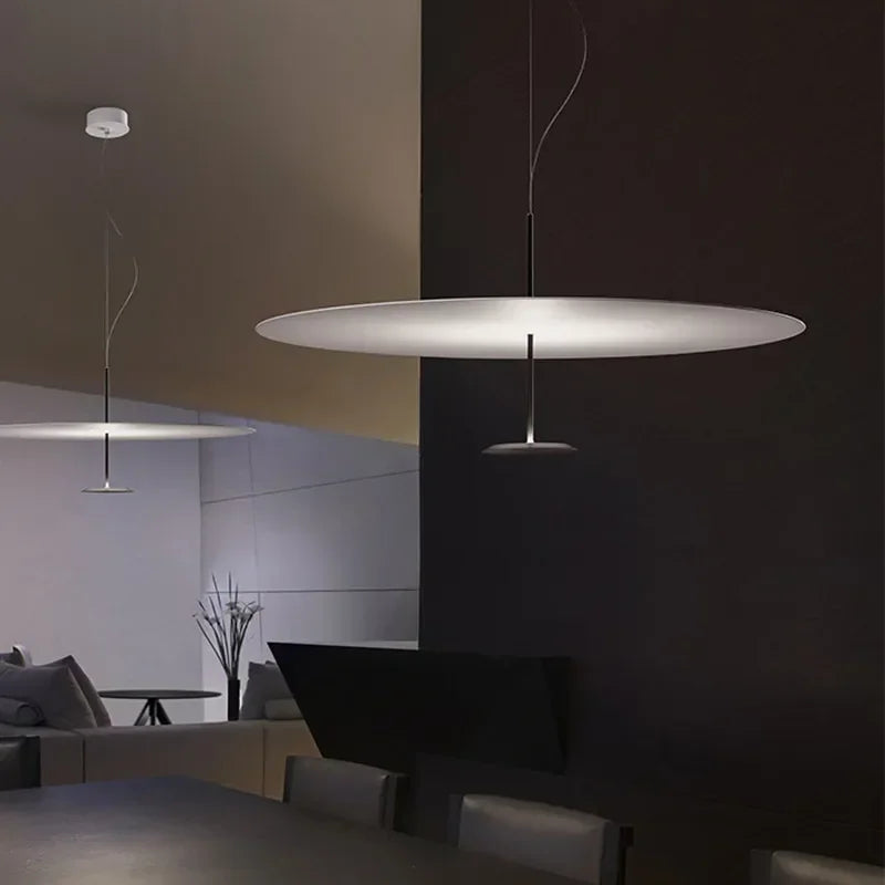 Suspension luminaire nordique avec design anneau noir et doré