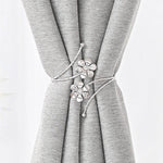 anneaux fenêtre or argent fleurs stylisées modernes élégants anneaux métalliques fixations brillantes contemporain