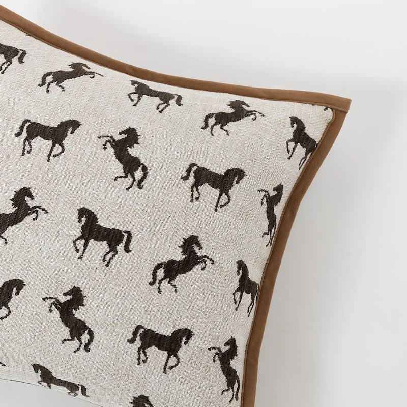 housse coussin carré motif chevaux rustique beige clair décor intérieur lit chaise voiture adhésif