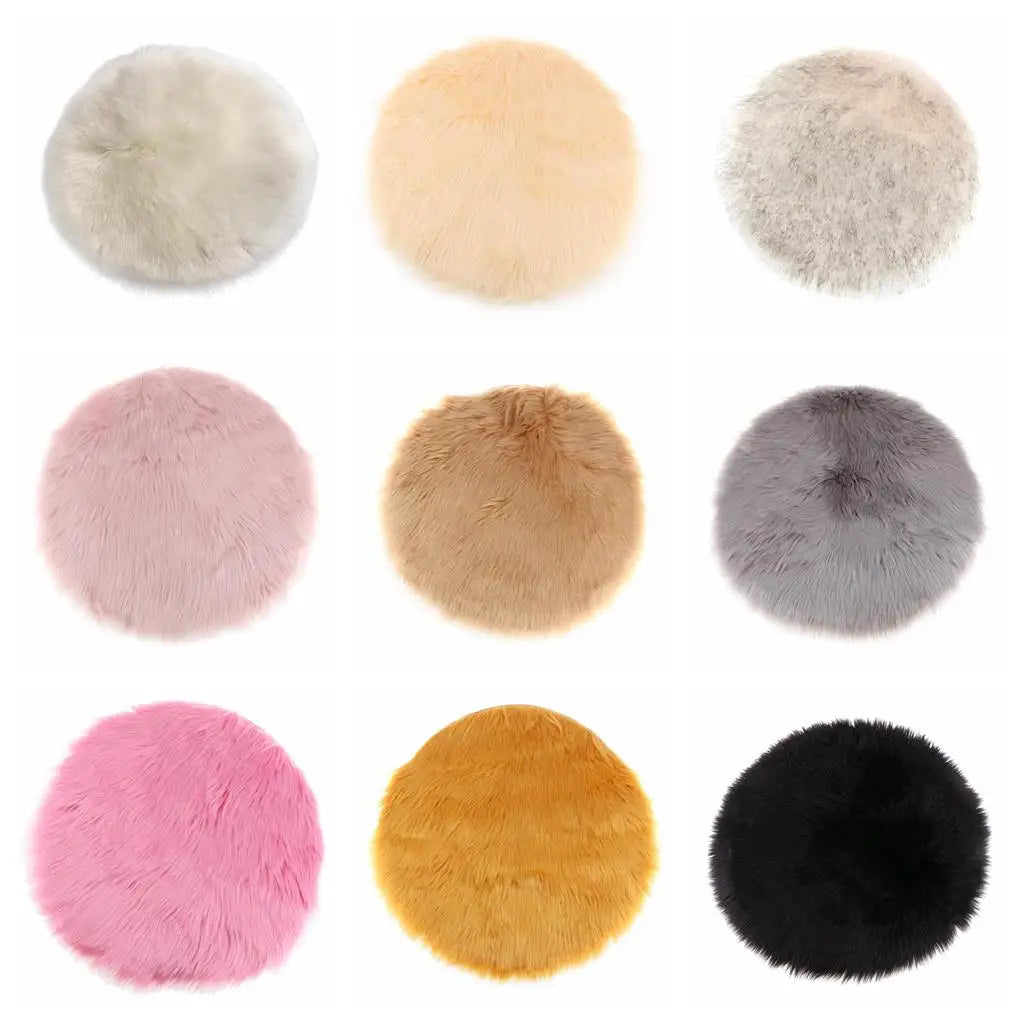 coussin moderne fourrure faux fourrage doux blanc noir rose gris beige marron jaune pâle