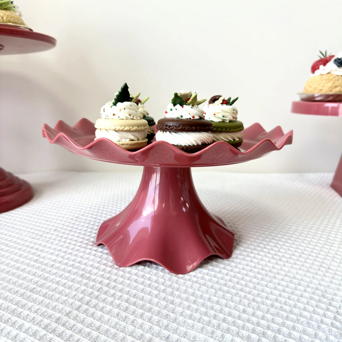 support gâteaux moderne bleu vert gris rose beige plateau ondulé base conique anniversaire mariage