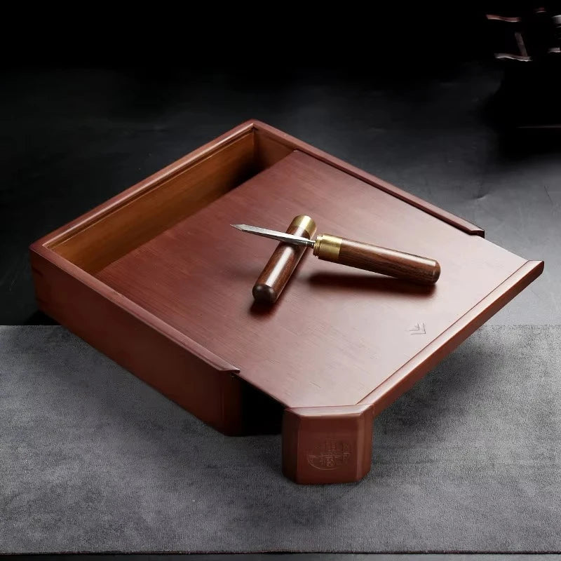 boîte thé marron foncé texture bois naturelle classique rouleau thé couteau thé