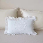 housse coussin blanc monogramme brodé vintage ruches non toxique polyester coton