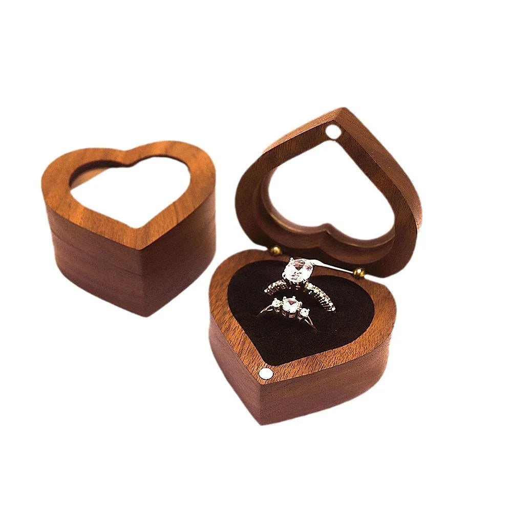 boîte bijoux bois marron intérieur velours rouge noir vert classique vintage proposer mariage gravure