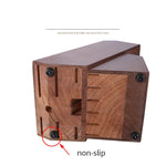 Porte-couteaux en bois dans une cuisine moderne, ambiance chaleureuse